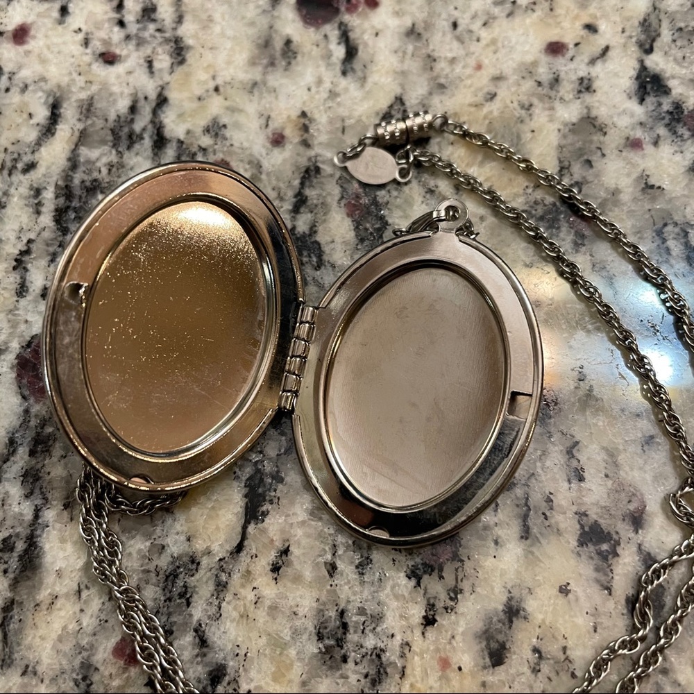 1928 Silver Locket - Picture 5 of 5